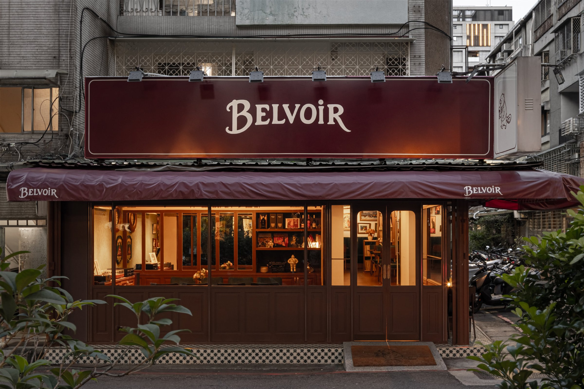 河狸餐酒館 Belvoir 夜間店面